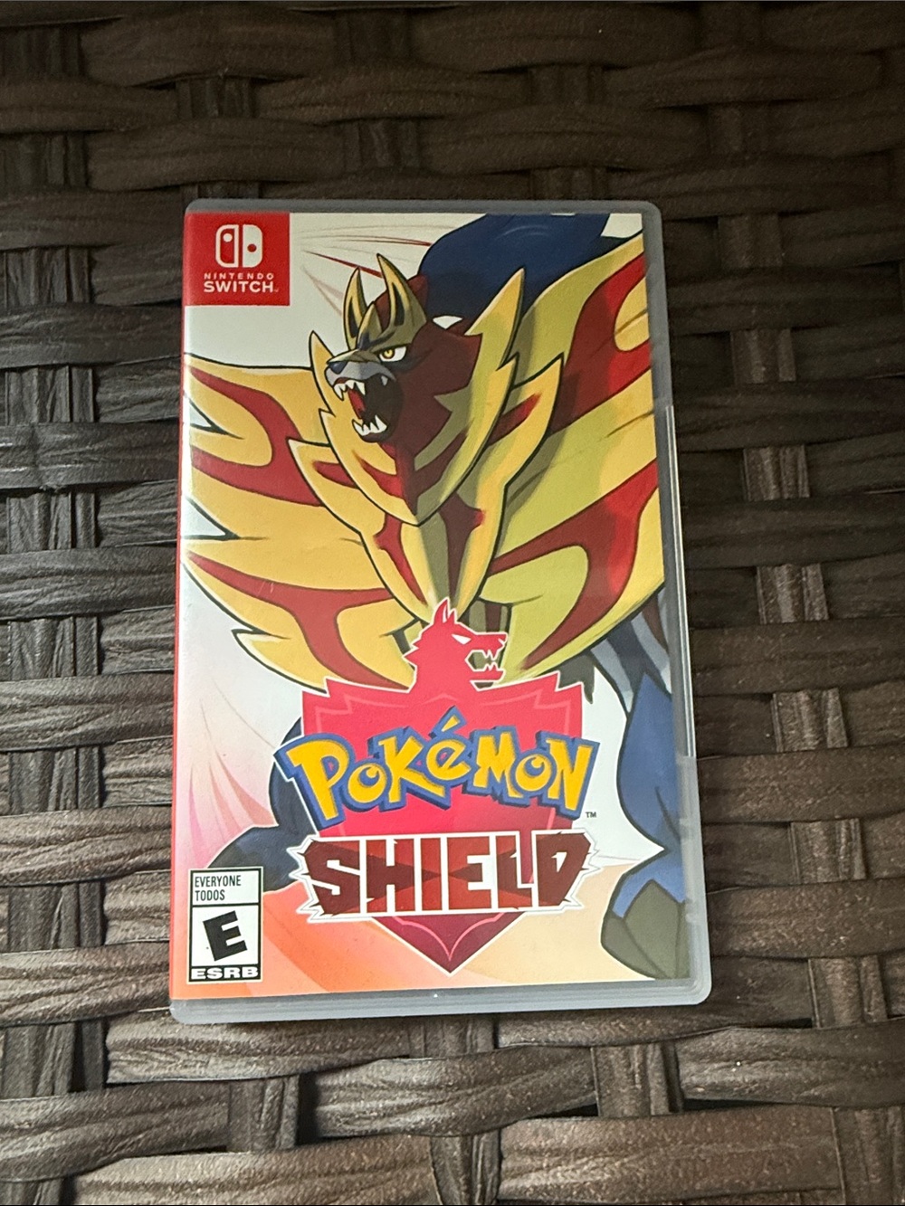 Nintendo Switch Pokémon Shield - Yellow & Red Cover